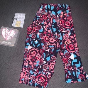 3/$30 ❤️ NWOT OS Damask